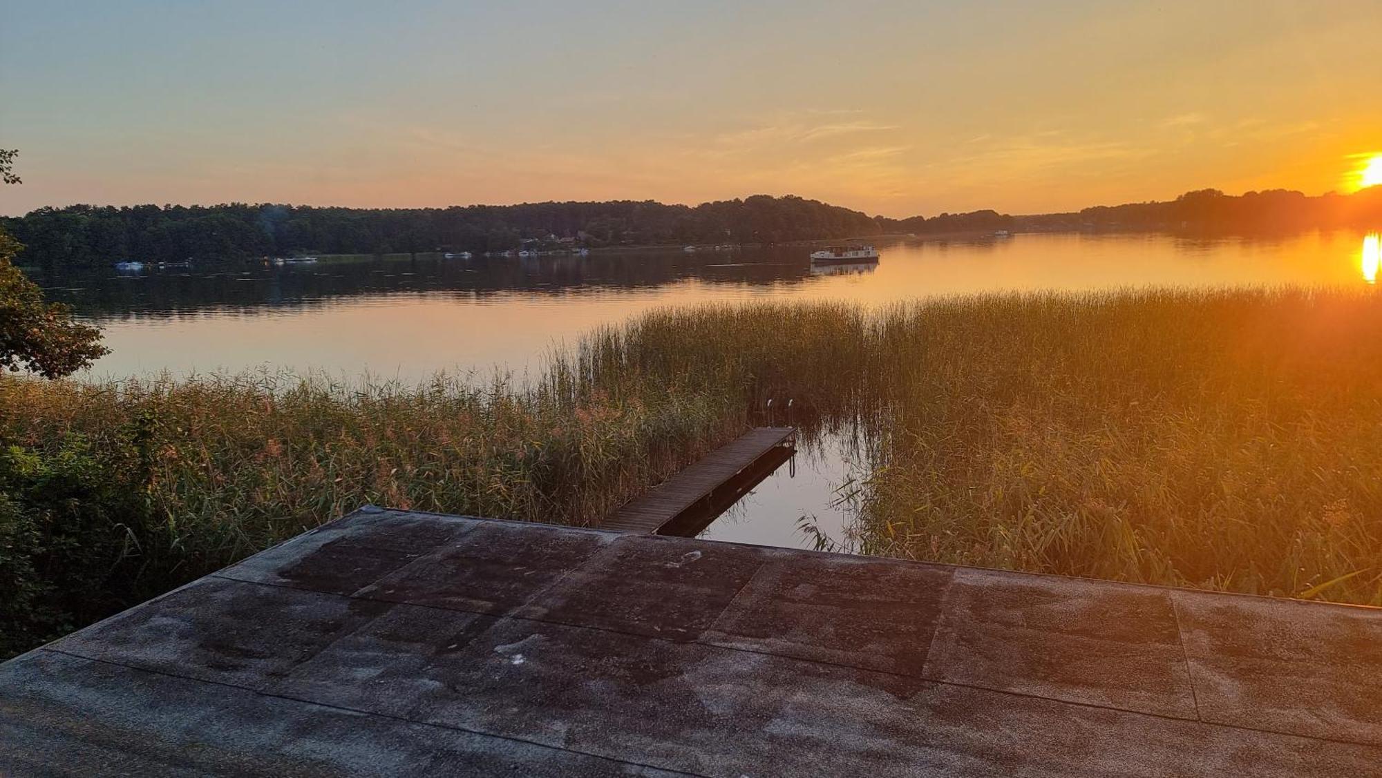 Mecklenburgische Seenplatte - Fh Mit Optionalem Steg Und Ruderboot Grosszerlang Exterior foto